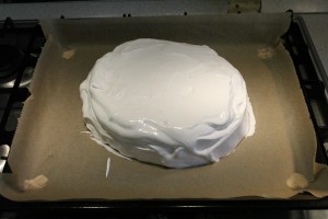 Pavlova torta recept - habcsók alap sütés előtt