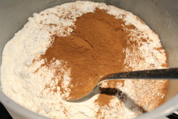 Fahéjas karamellás muffin készítése 1 - száraz hozzávalók