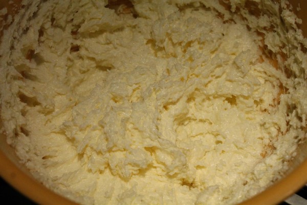 Fahéjas karamellás muffin készítése 2 - vaj és cukor